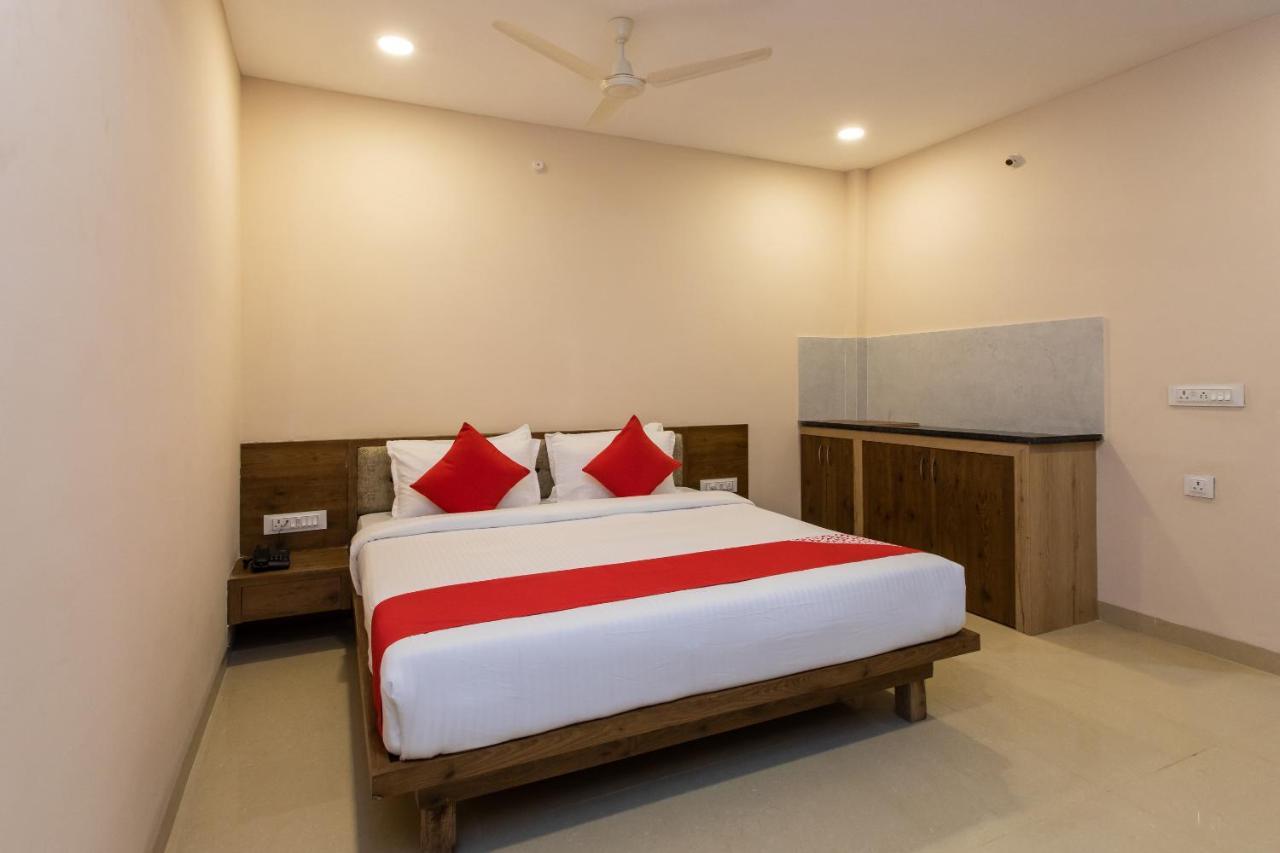 Oyo 77137 Hotle Castle Inn Mumbai Kültér fotó
